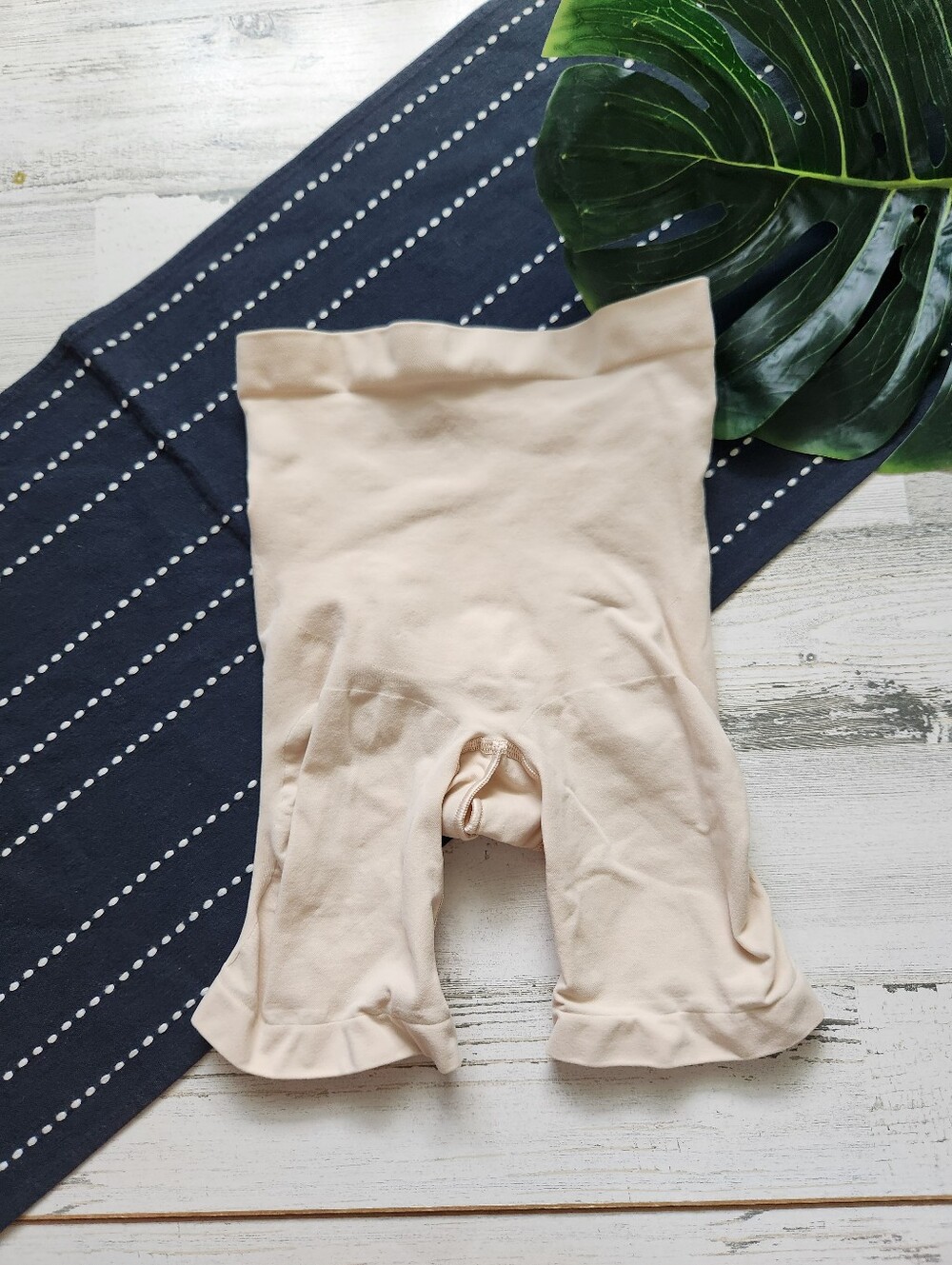 Skims Shapewear Mid Thigh Shorts Cream Light Beige Size Large